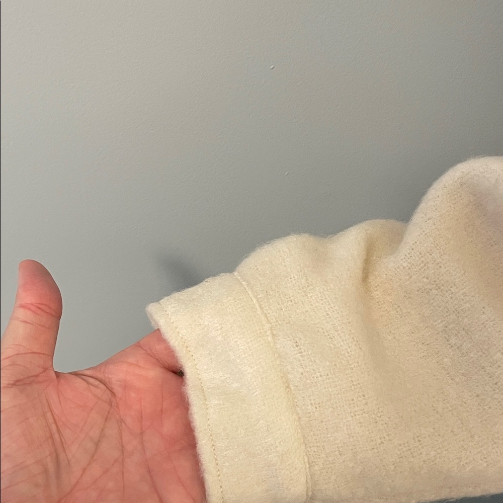 Universal Thread Cream shacket fuzzy Jacket unwor… - image 3